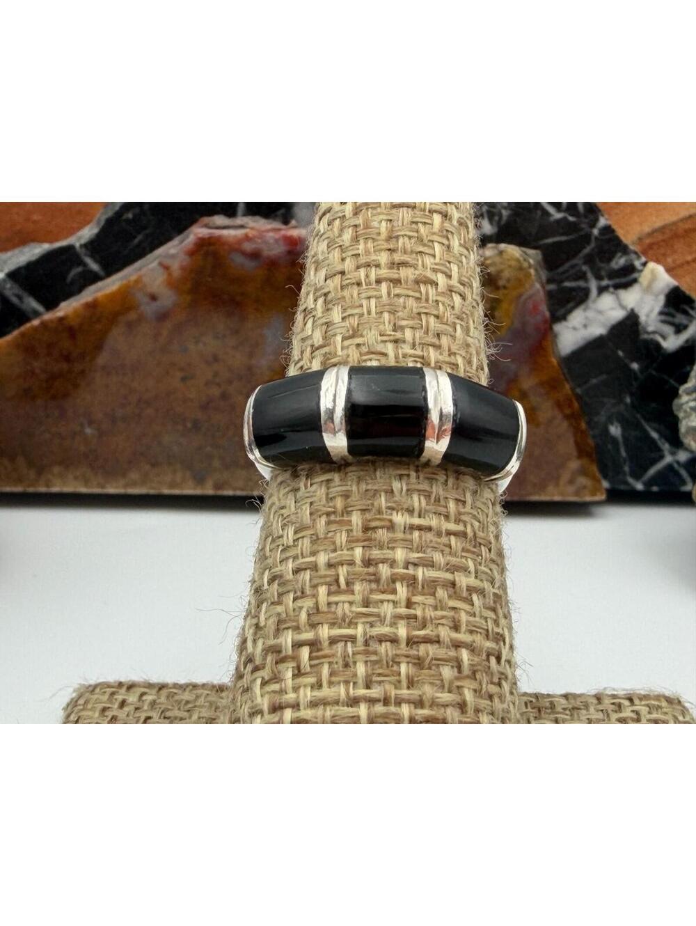 British Vintage Inlay Black Onyx Sterling Silver Stamped 925 K7 Ring